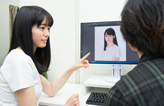 宣材写真はプロが隣で相談にのりながら修正
