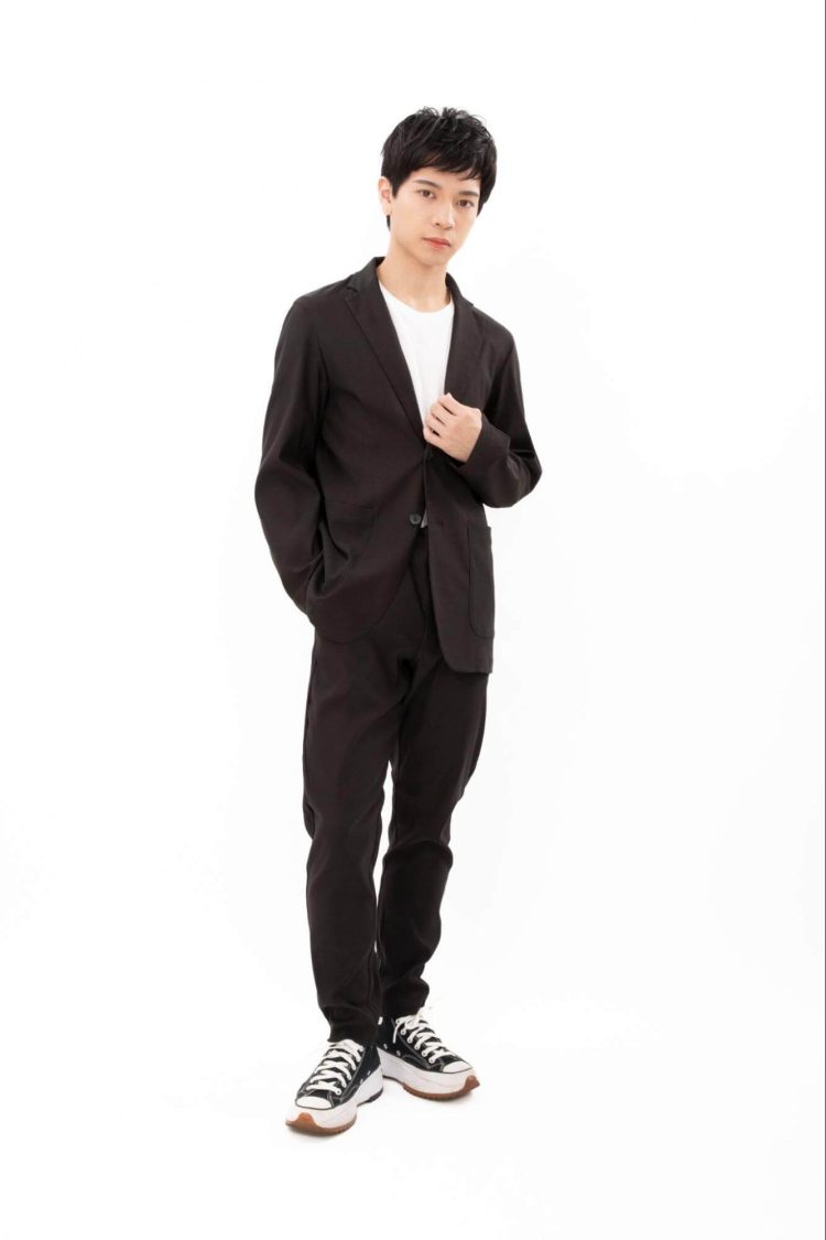 男性の宣材写真に適した服装は？声優・タレントなど職種別のおすすめを紹介3
